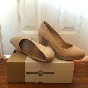 Tan suede pumps